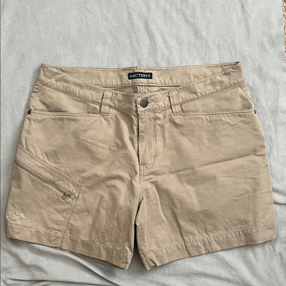 Arc'teryx Women's Beige Cargo Shorts